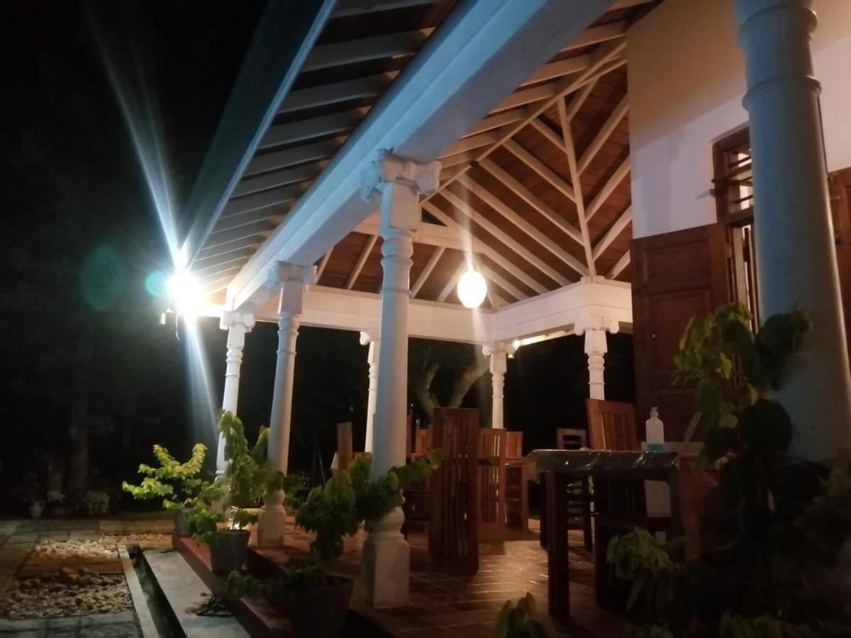 Tranquility Guest House Hikkaduwa Buitenkant foto
