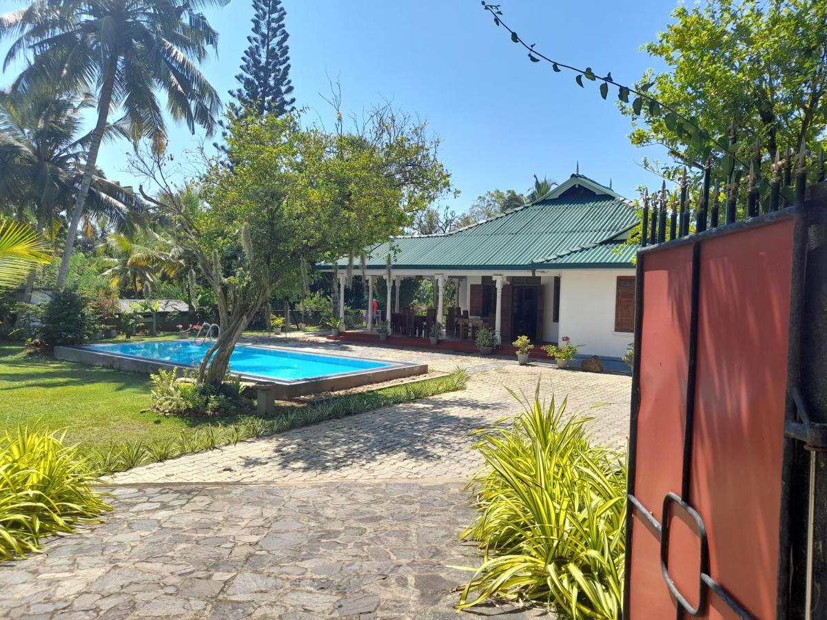 Tranquility Guest House Hikkaduwa Buitenkant foto