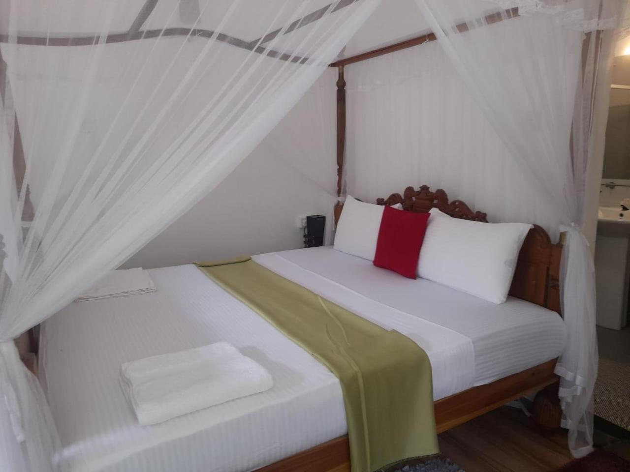 Tranquility Guest House Hikkaduwa Buitenkant foto