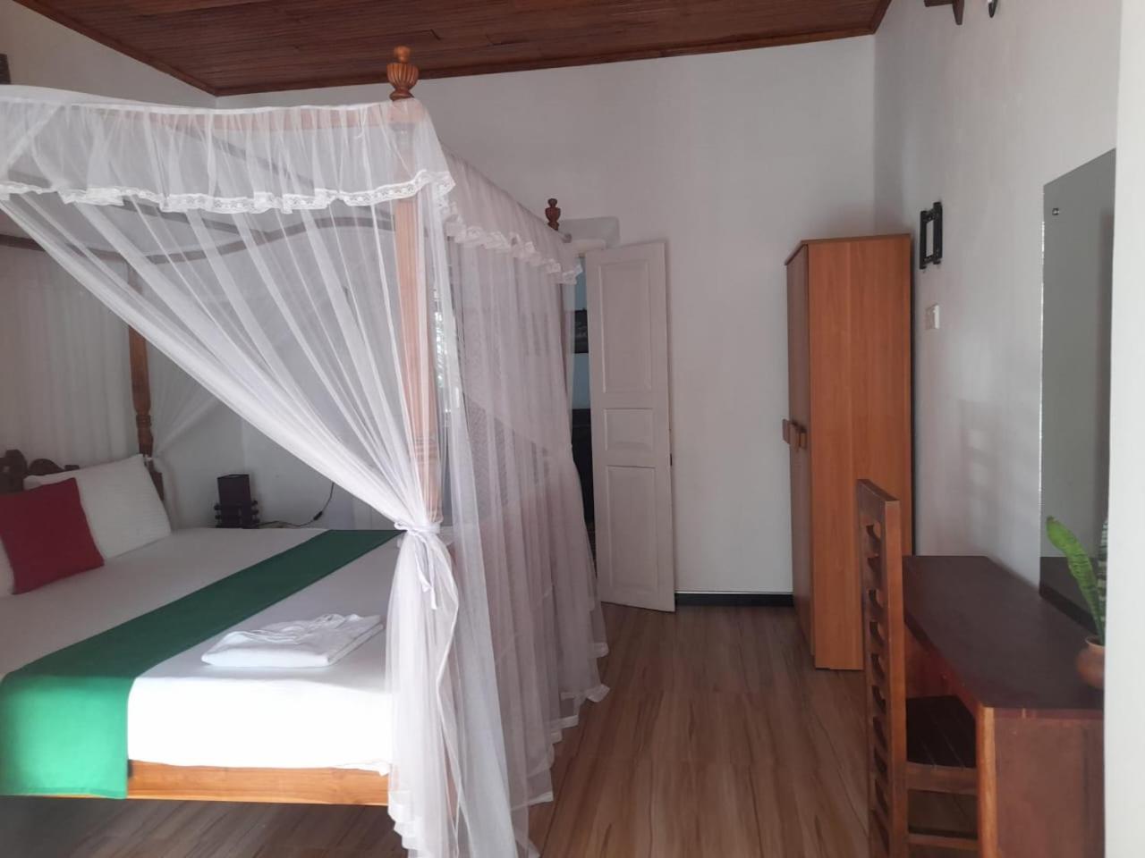 Tranquility Guest House Hikkaduwa Buitenkant foto