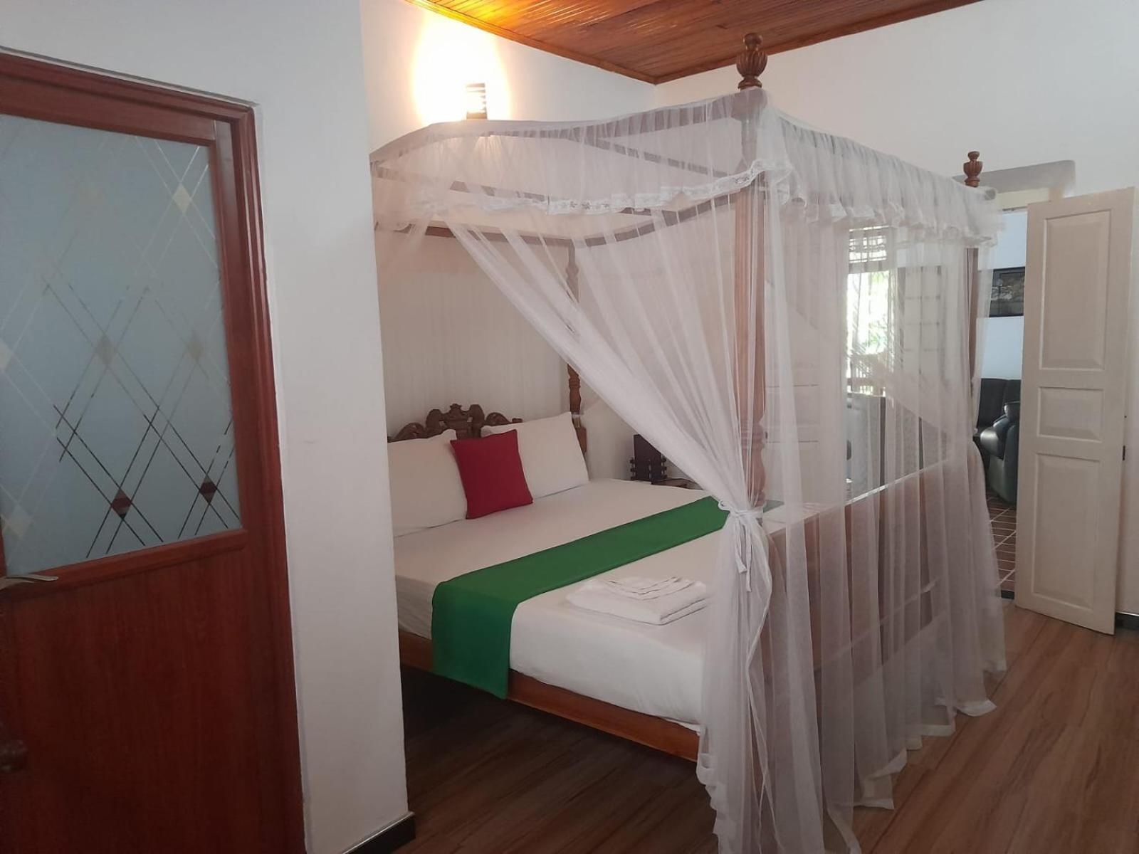 Tranquility Guest House Hikkaduwa Buitenkant foto