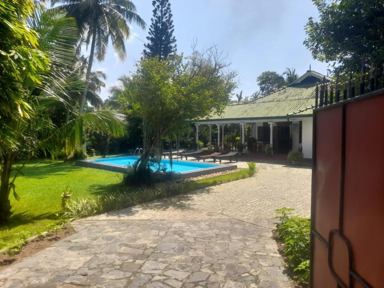Tranquility Guest House Hikkaduwa Buitenkant foto
