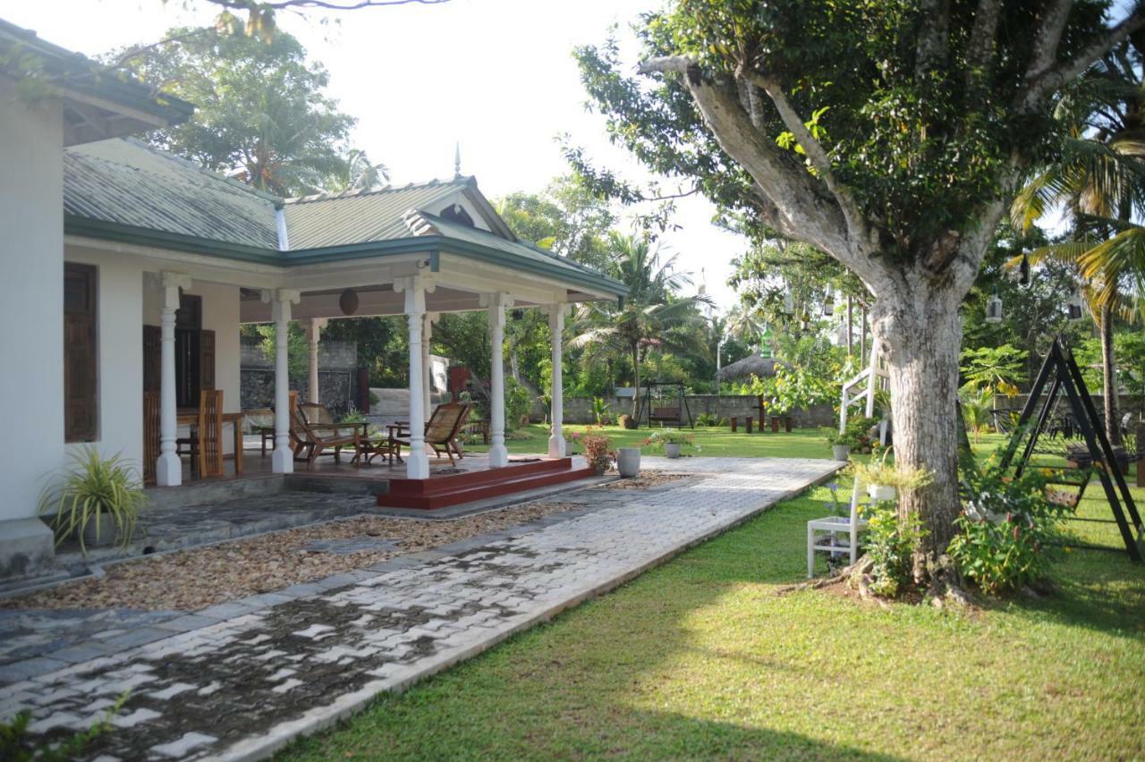 Tranquility Guest House Hikkaduwa Buitenkant foto